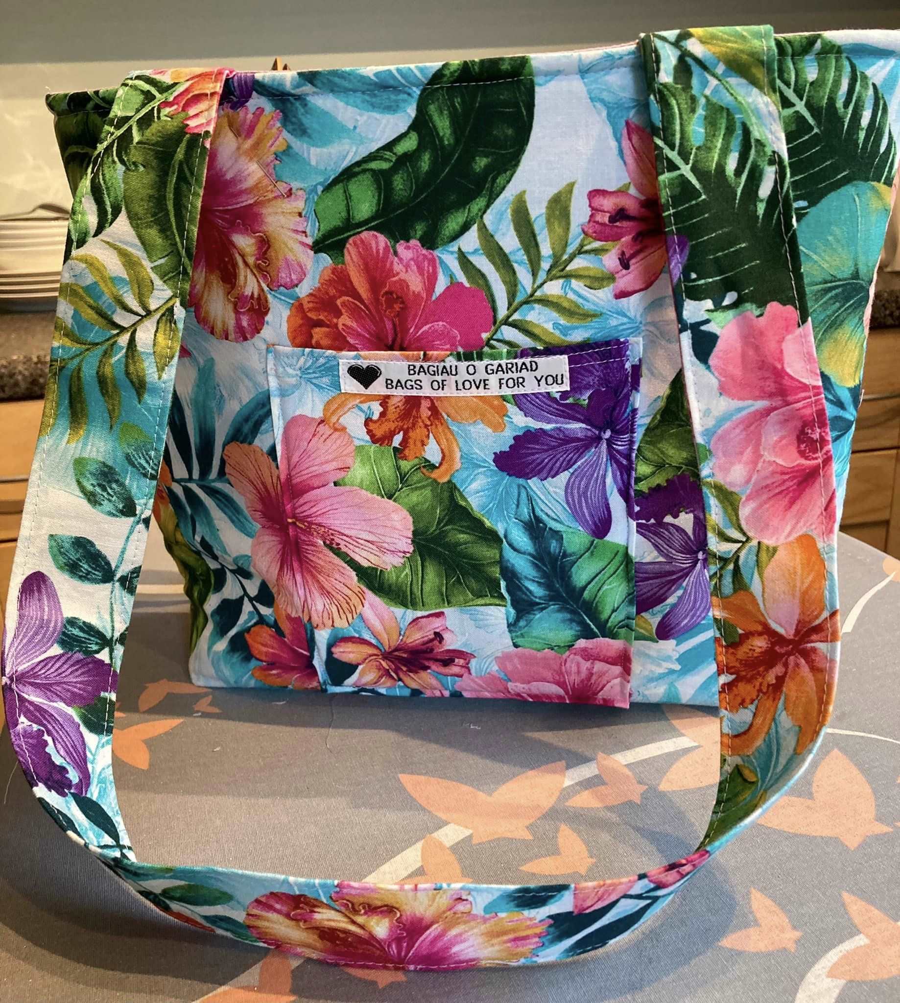 Timeless Treasures Tropical Paradise Florals Multi-Coloured (TT Hibiscus)