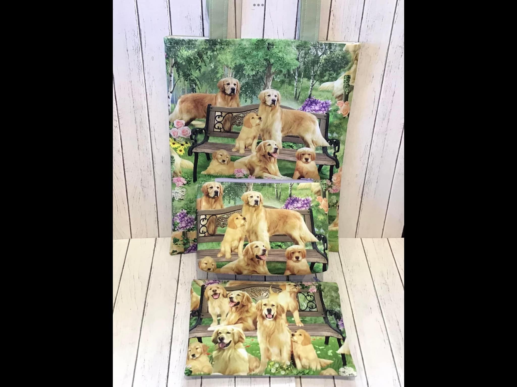 Timeless Treasures Golden Retriever Dog Animal Park Green (TT Howl You Doing? 1)