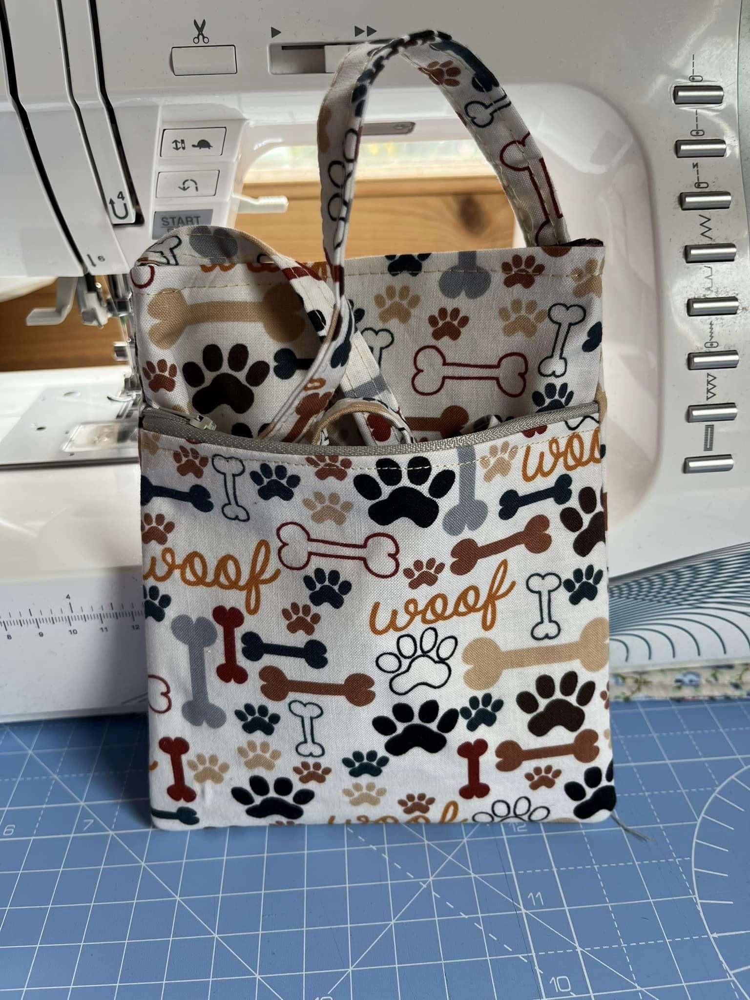 Timeless Treasures Dog Bones and Text Paw Prints Cream Animal Pet (TT Dog Bones & Paw Prints)