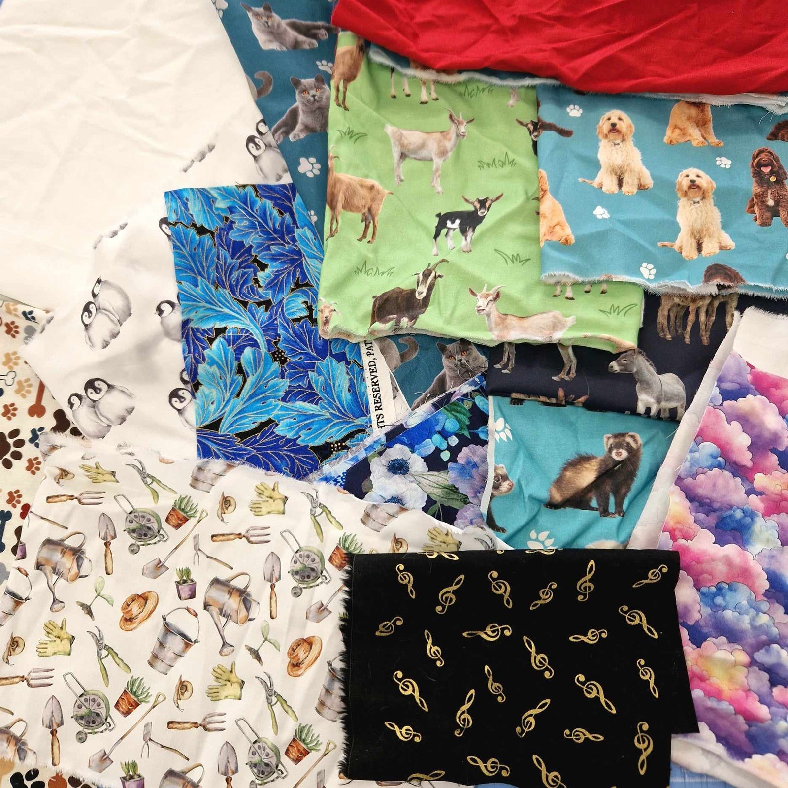 Mixed Fabric (lots of dog fabric) And Plain Ivory/White Fabric Scrap Bundle 500g (Scrap Bundle)