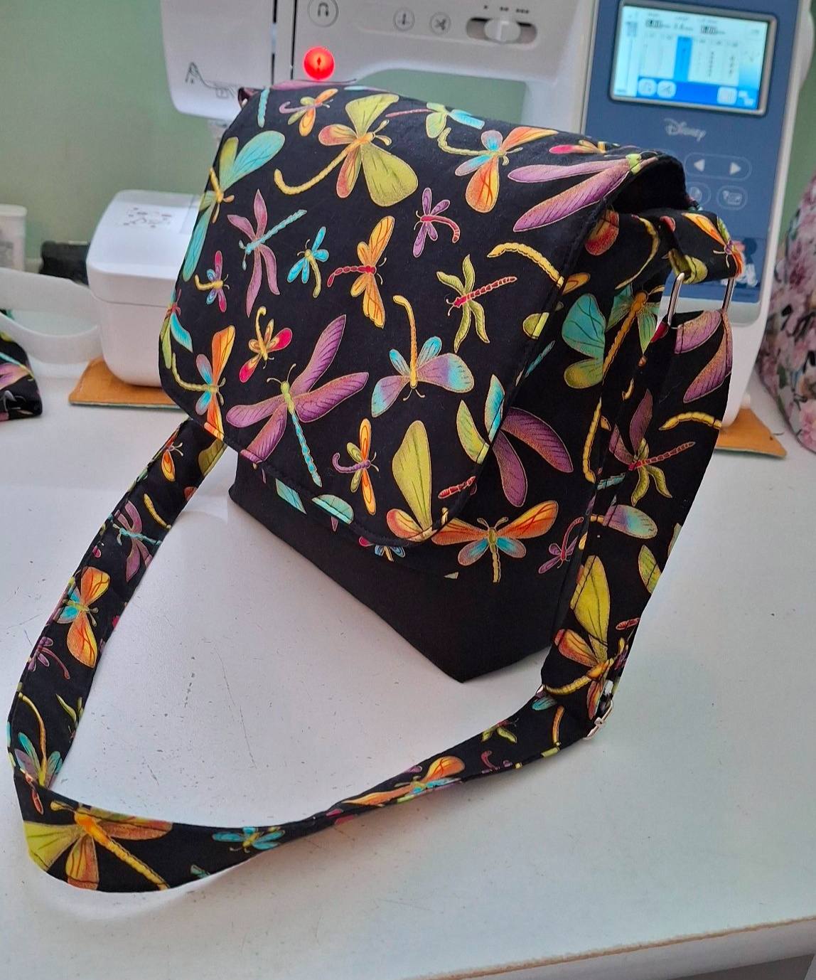 Timeless Treasures Metallic Flying Dragonflies Animal Nature Insect Black (TT Metallic Dragonflies)