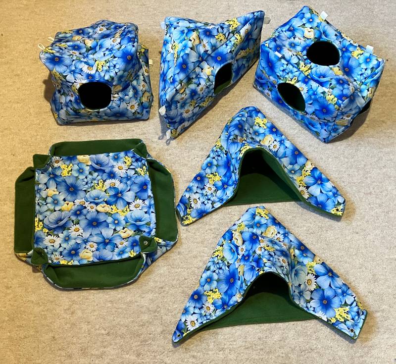 Timeless Treasures Medium Packed Floral Flowers Nature Blue (TT Bee & Bee Kind 2)