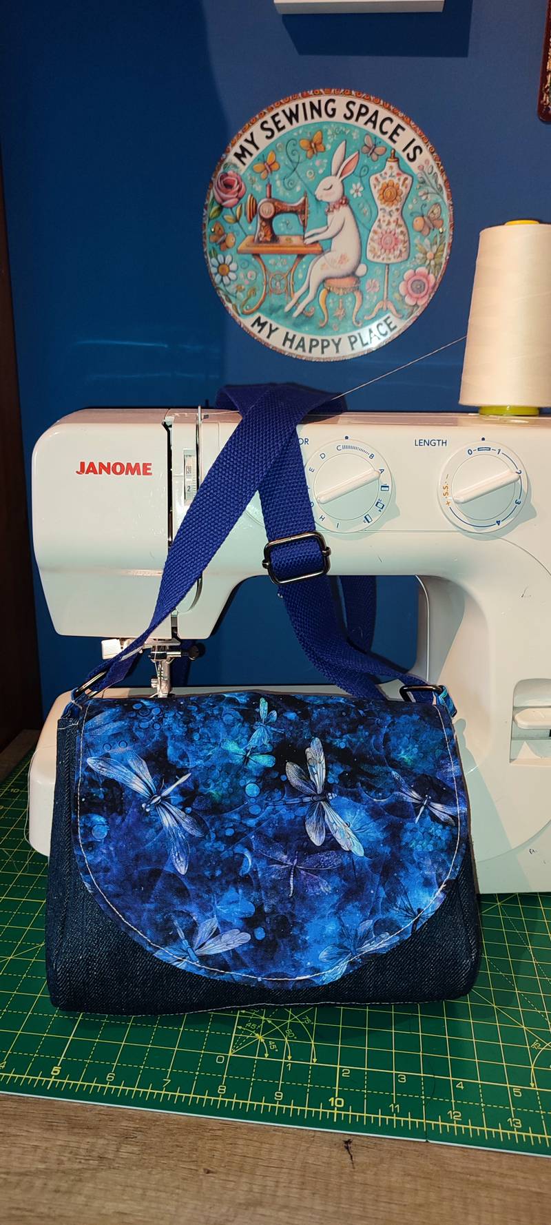 Timeless Treasures Tossed Dragonflies & Spots Night Nature Insect Blue (TT Dragonfly Illusion 3)